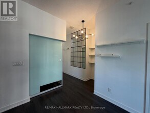 Building Photo - 621 Sheppard Ave E