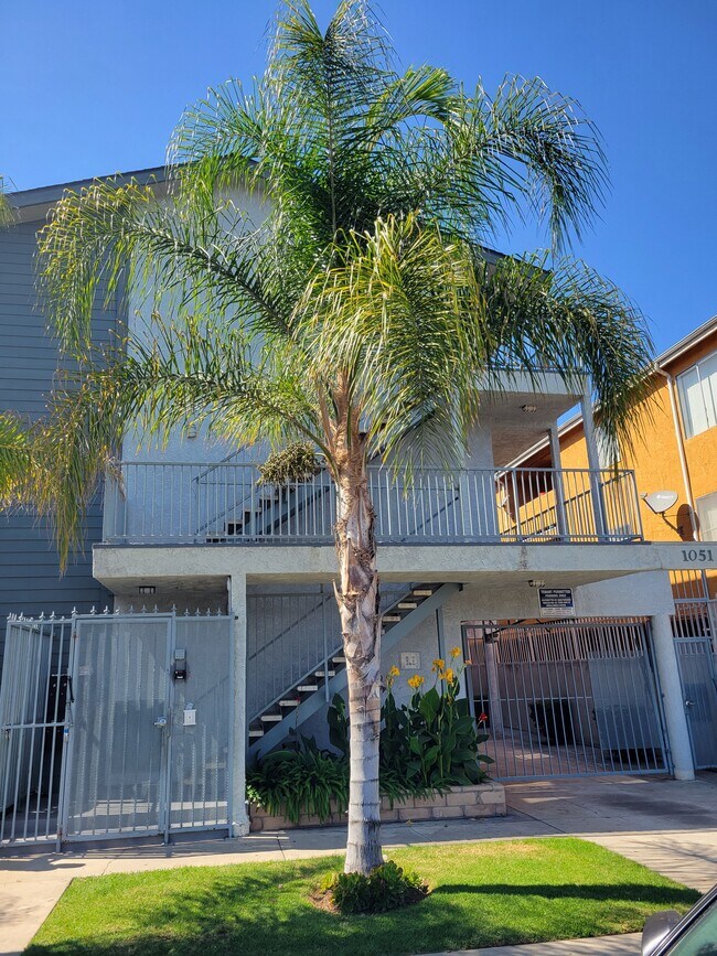 Foto del edificio - 1051 Dawson Ave