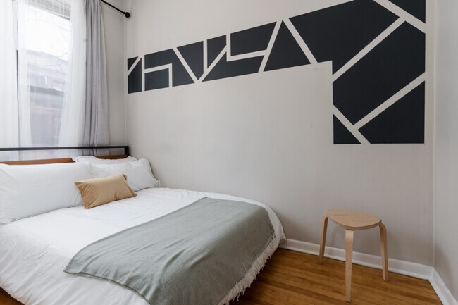 Foto del edificio - 906 N Damen Ave