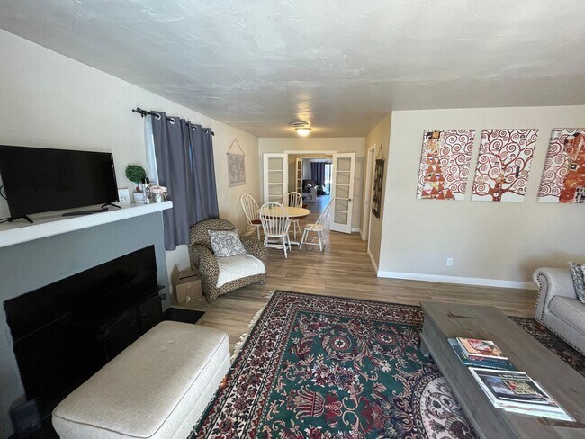 Foto del edificio - Large 3 Bedrrom 2 Bath Home Close to Orovi...