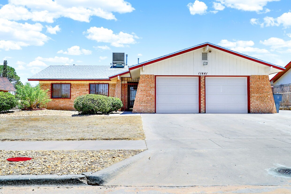 Primary Photo - Eastside 3 Bdrm 2 Bath