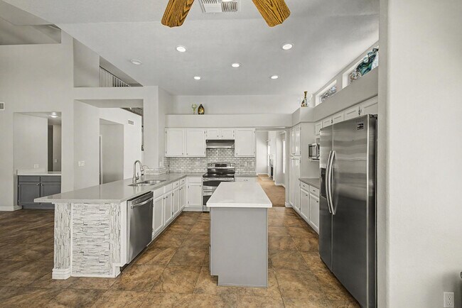 Foto del edificio - 1300 N Sycamore Ct