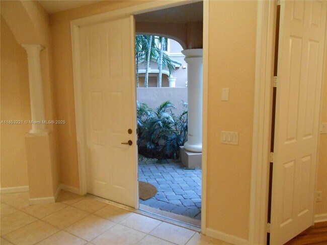 Foto del edificio - 2684 Center Ct Dr