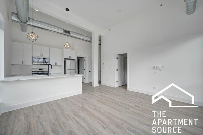 Foto del edificio - Beautiful 2 Bed 2 Bath in Lincoln Square