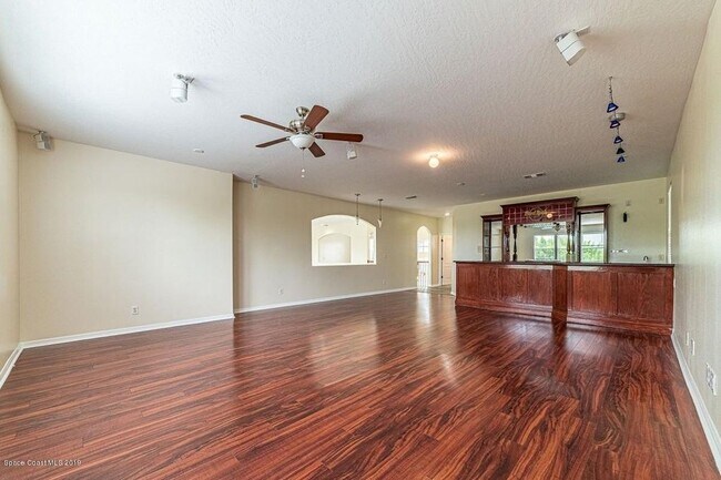 Foto del edificio - 5324 Creekwood Dr