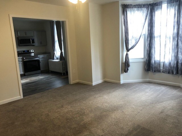 Living room - 39 S 5th Ave