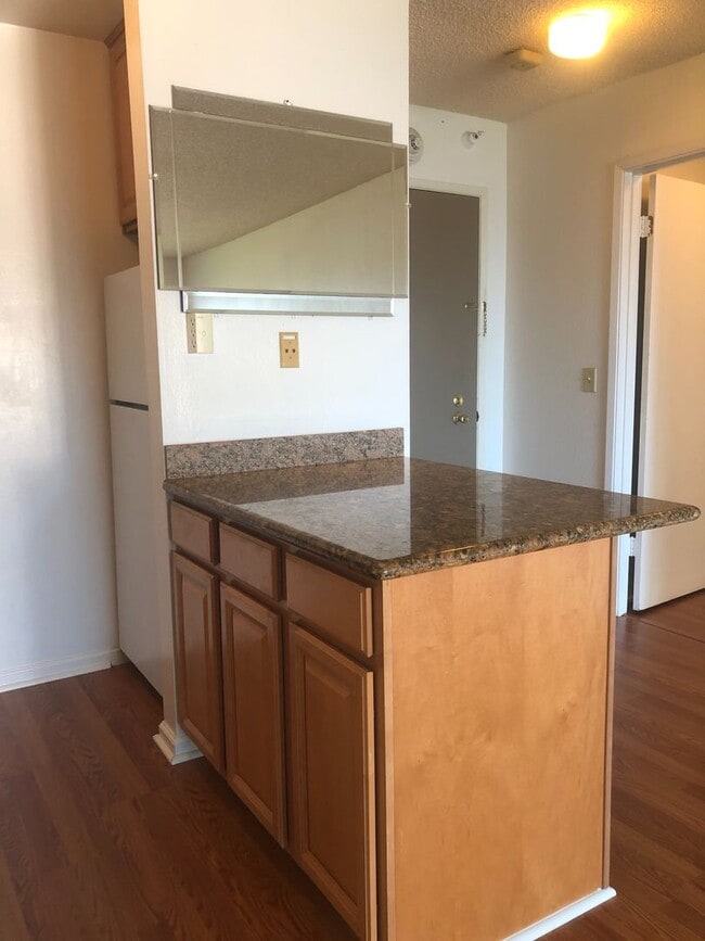 Foto del edificio - Beautiful one bedroom with grand Bay view’...