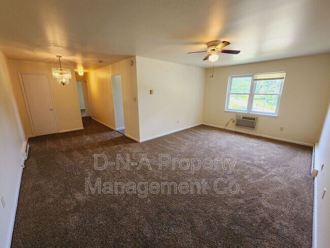 Building Photo - 404 Woodcliff Ave