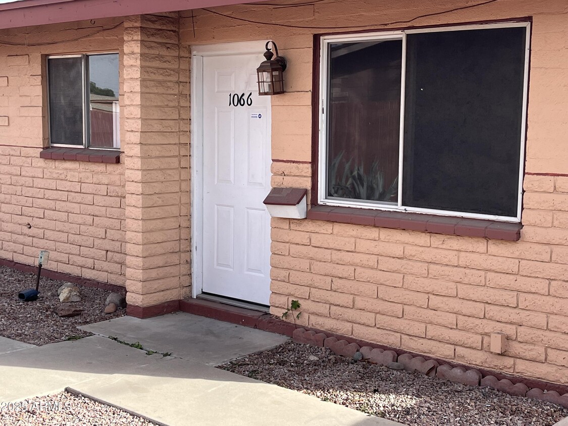 Primary Photo - 1062 N July Cir