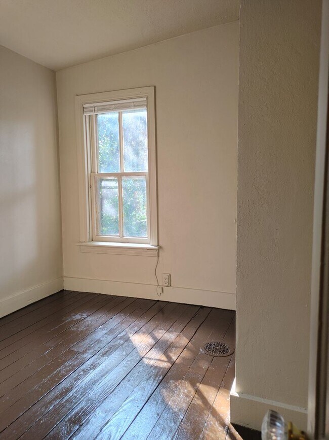 Building Photo - 2 br, 1 bath House - 246 KINGS MILL ROAD