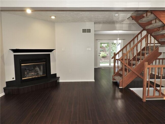 Building Photo - 2630 Birchwood Ln
