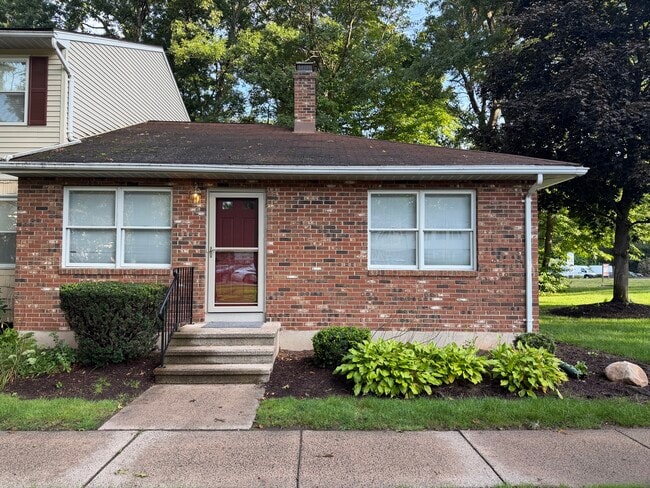 Building Photo - 2 Windwood Dr