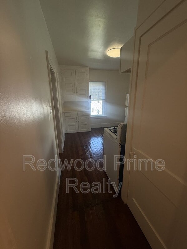 Building Photo - 110 S Lloyd St