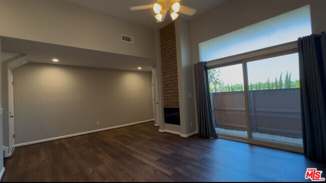 Foto del edificio - 11260 Overland Ave
