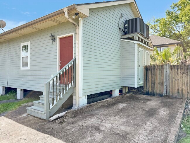 Building Photo - 2901 Castiglione St