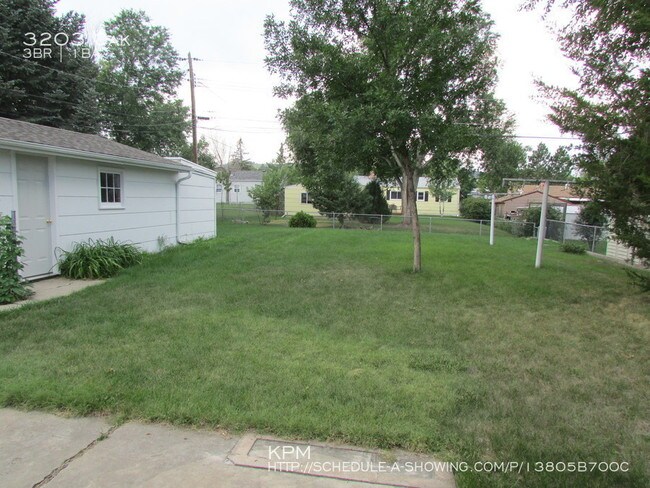 Building Photo - 3203 Oak Ave