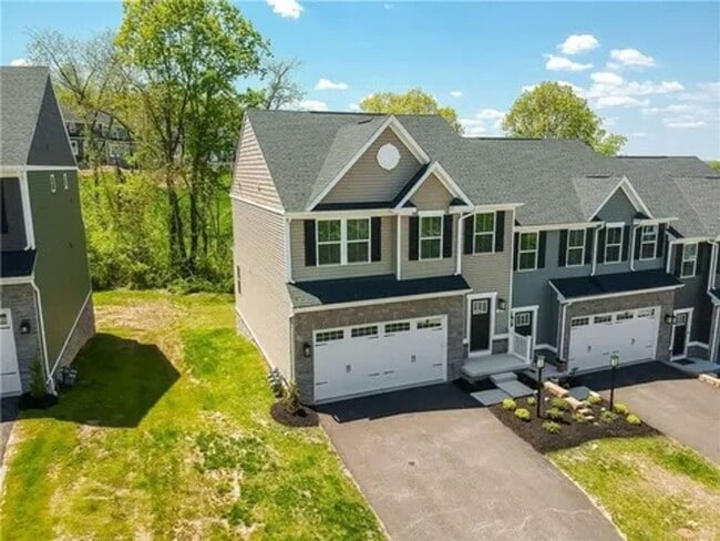 Building Photo - McConnell Trails 3 Bedroom, 2.5 Bathroom T...