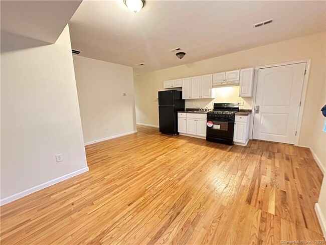 Building Photo - 520 Success Ave