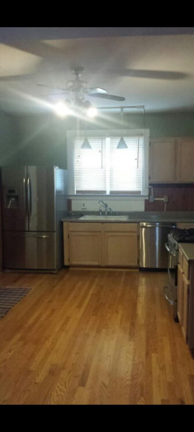 Building Photo - 1402 S State St