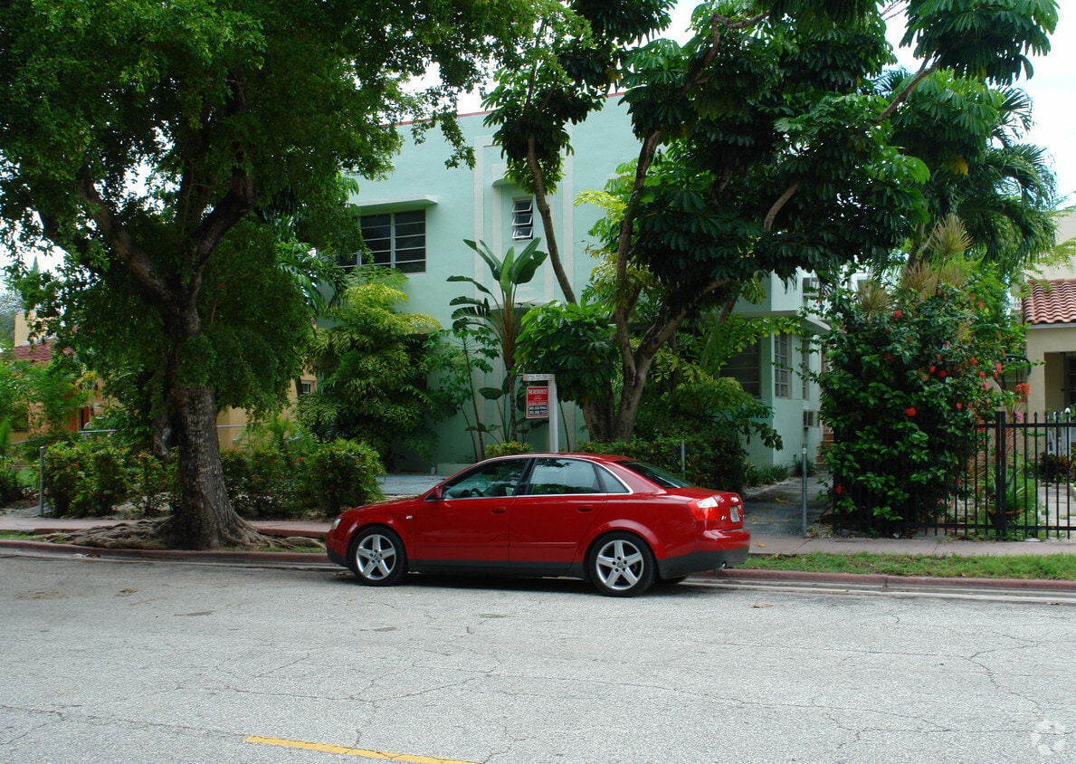 Primary Photo - 725 Lenox Ave