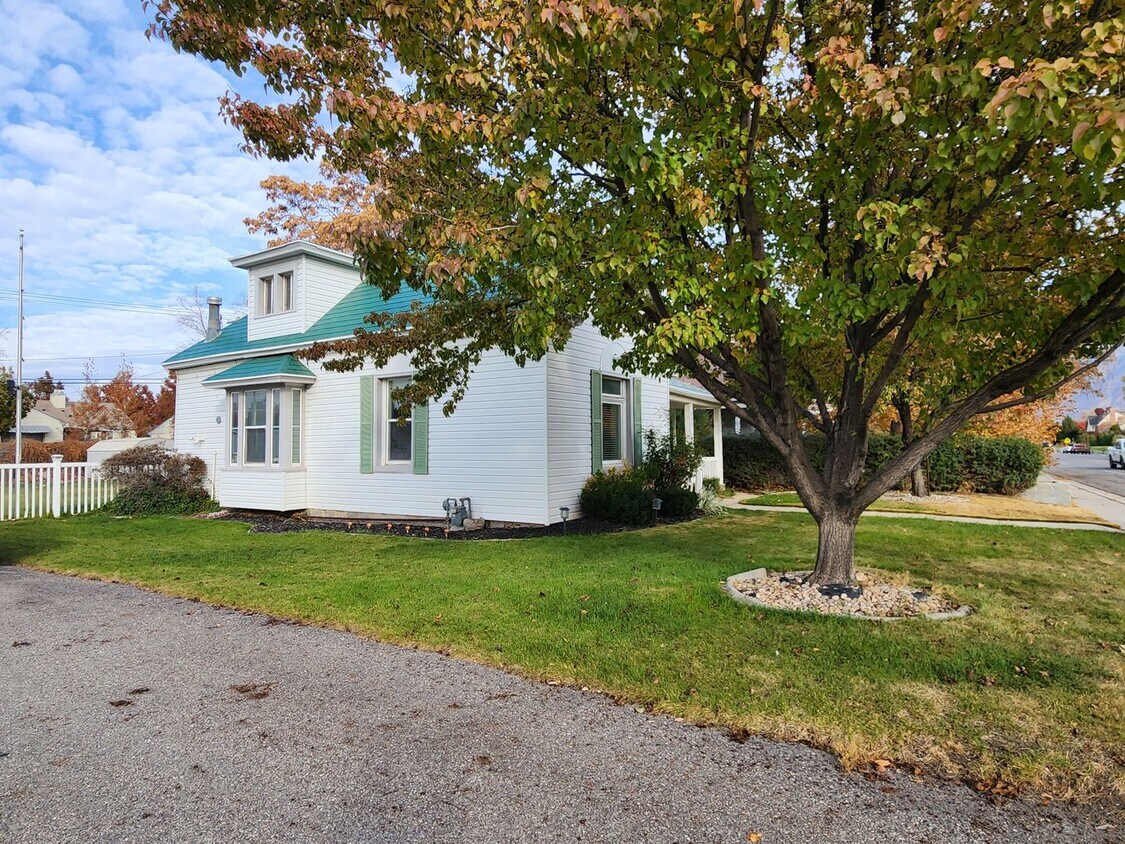Primary Photo - Remodeled 4 Bd 2 Bath Home in Murray