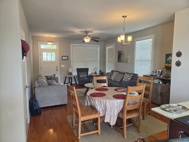 Foto del edificio - 2441 Winthrop Dr