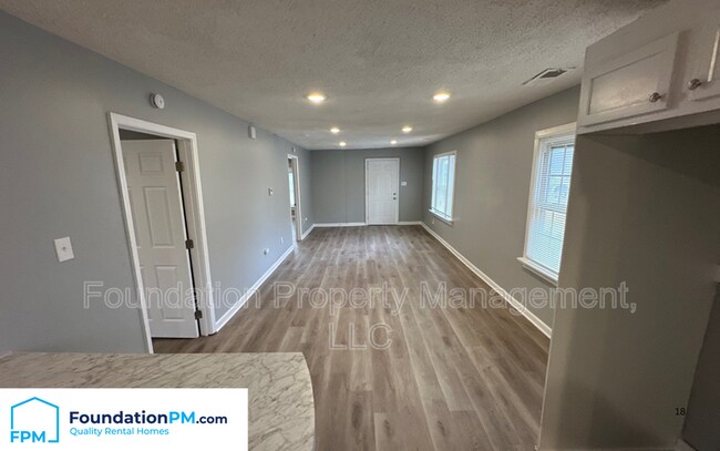 Foto del edificio - 2974 Waverly Ave