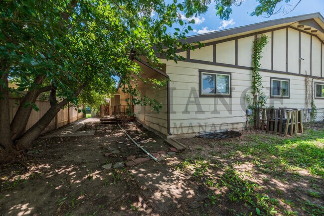 Foto del edificio - 2202 S White Oak Dr