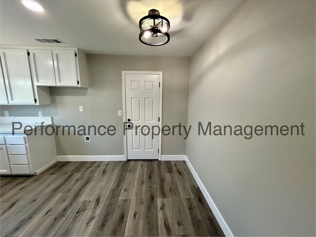 Building Photo - Charming 3 Bed/2 Bath Remodeled Home in Sh...