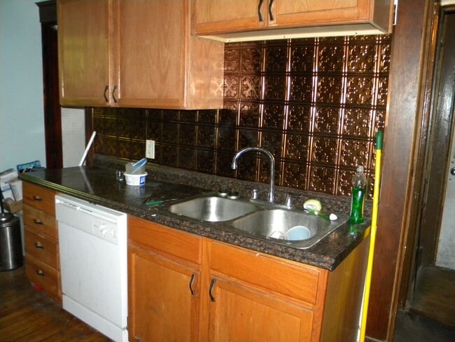 Building Photo - 1309-HEN