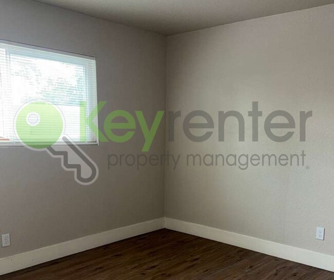 Foto del edificio - 5720 Falconer Way