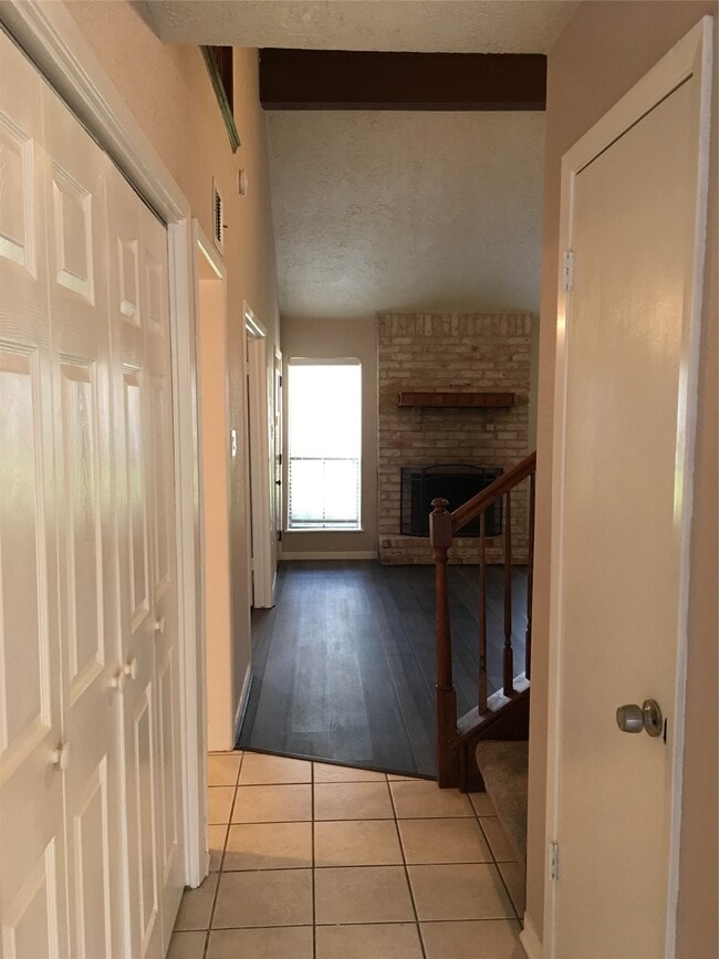 Building Photo - 3010 Beecave Dr