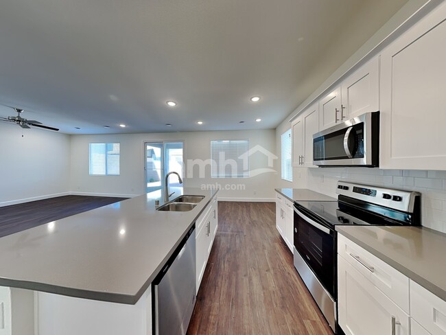 Building Photo - 8830 Tiger Tooth Ave