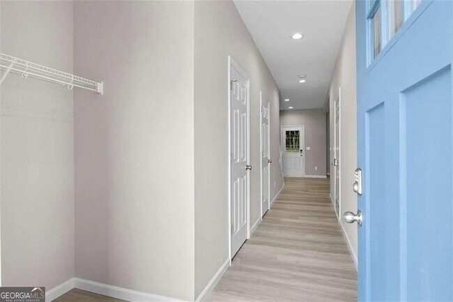 Foto del edificio - 403 Aaron Brown Rd
