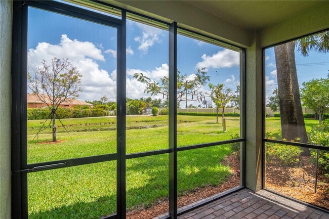 Foto del edificio - 126 Riverwalk Cir E