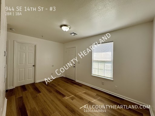 Building Photo - 944 SE 14th St