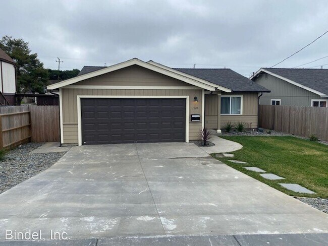 Building Photo - 3 br, 2 bath House - 1105 McCullens Ave