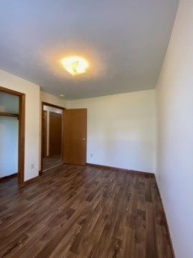 Building Photo - 213 Stonewall Ct