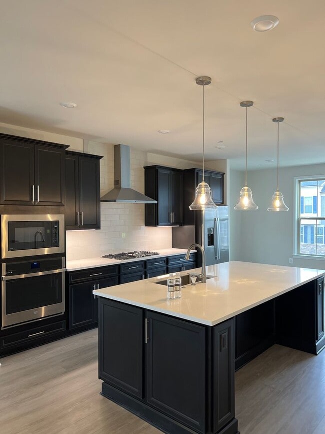 Building Photo - Gorgeous  Townhome in New Market