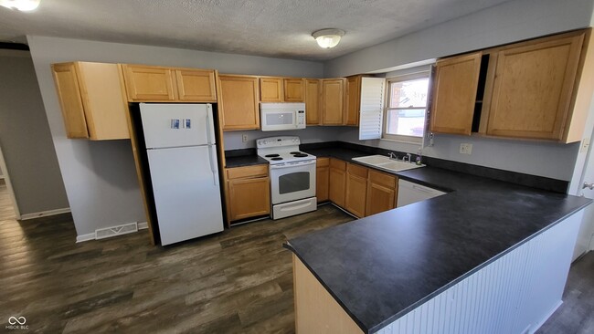 Building Photo - 2809 N Hawthorne Ln