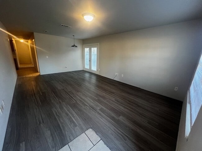 Foto del edificio - 1673-1675 E. Evalyn Circle