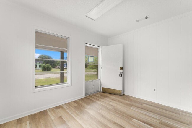 Foto del edificio - 610 Mcnabb St