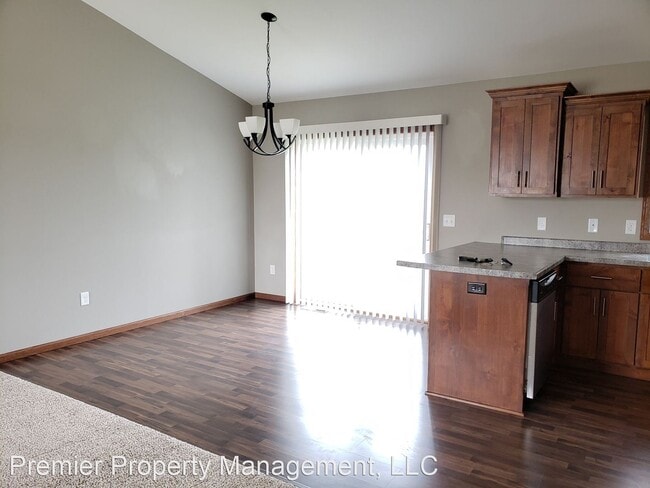 Building Photo - 4 br, 2 bath House - 1725 34th St NE