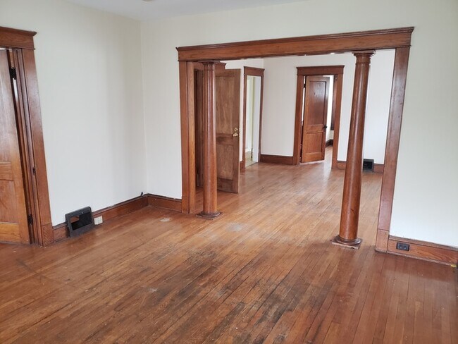 Building Photo - 2120 Mayview Ave