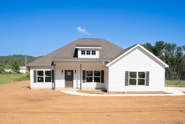 Building Photo - "Charming 3-Bedroom Retreat with 2 Full Baths in Fort Payne – Spacious 1,508 Sq. Ft. Gem!"