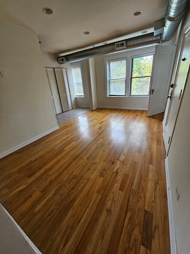 Foto principal - 1243 W Henderson St