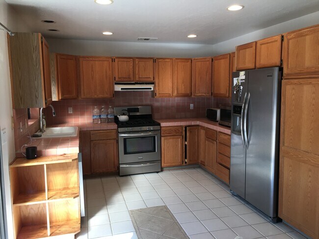 Foto del edificio - 6322 Caroline Ave