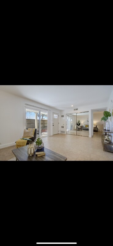 Foto del edificio - 6102 Admiralty Ln
