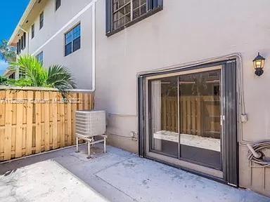 Foto del edificio - 9904 Hammocks Blvd