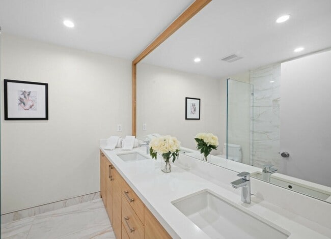 Building Photo - 266 S Madison Ave